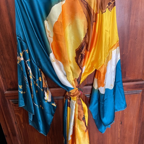 Gorgeous wrap with sash - Picture 7 of 7